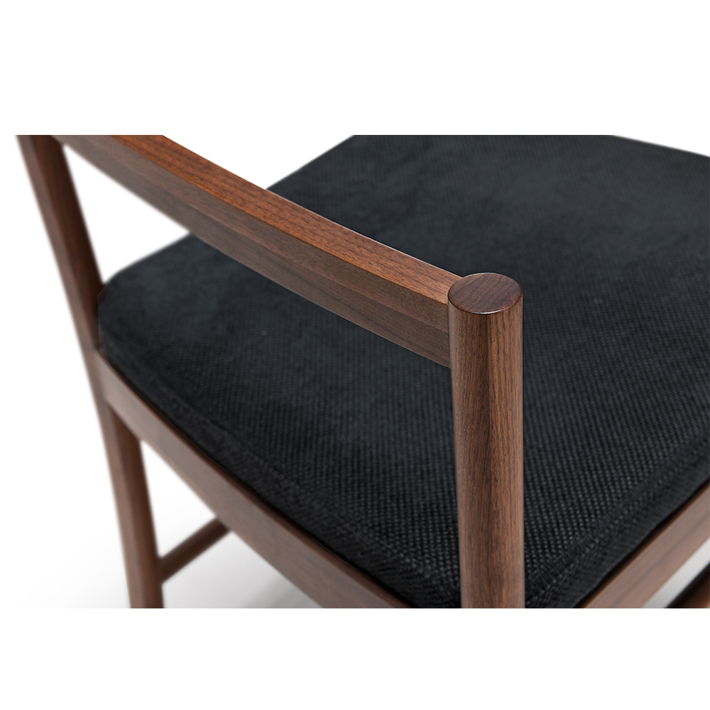 Pigeo Armchair